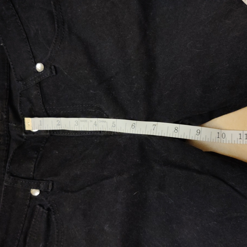 Reign Black Capris - Picture 8 of 9
